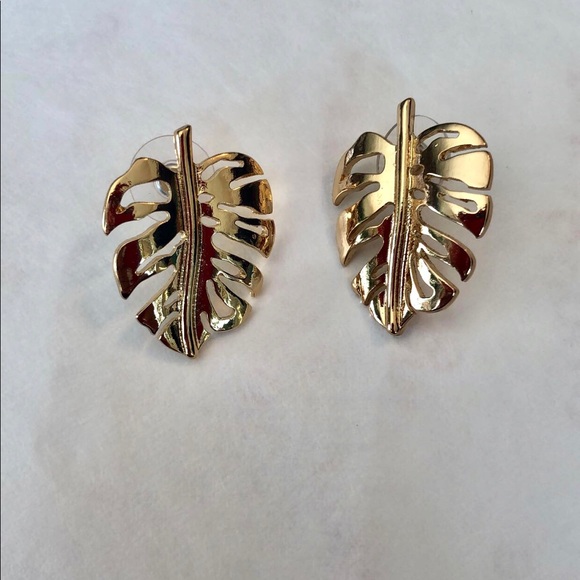 Leaf Piercing Earrings - Picture 5 of 7